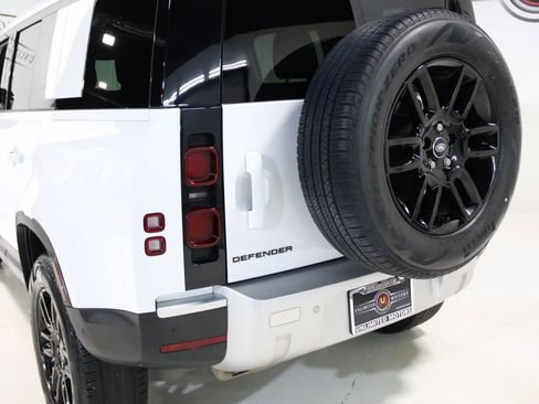 Used 2025 Land Rover Defender 110 S image 72