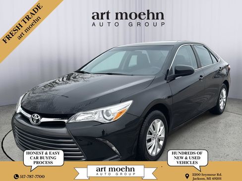 Used 2015 Toyota Camry LE image 1