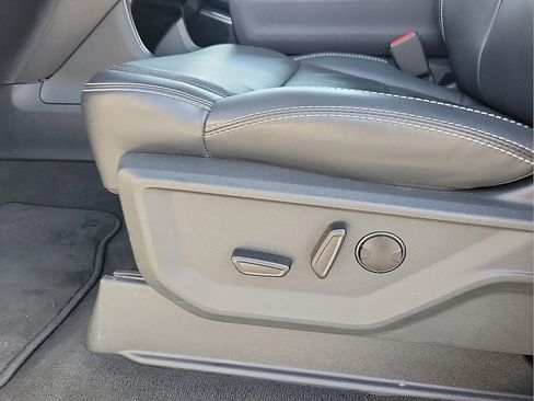 Used 2025 Ford Expedition Platinum image 13