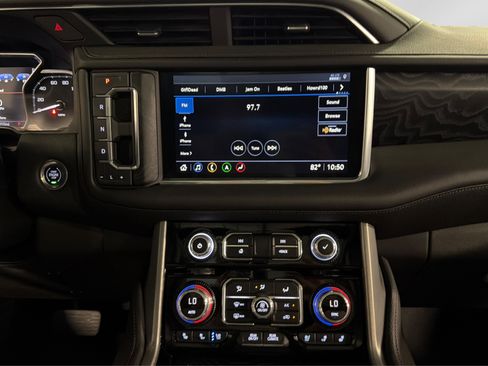Used 2021 GMC Yukon Denali w/ Denali Premium Package AWD/4WD image 30