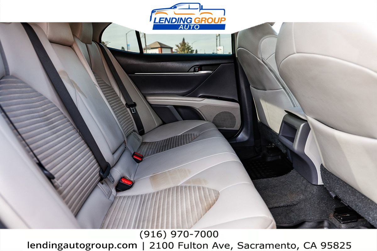 Used 2018 Toyota Camry SE w/ Accessory Appearance Package FWD image 17