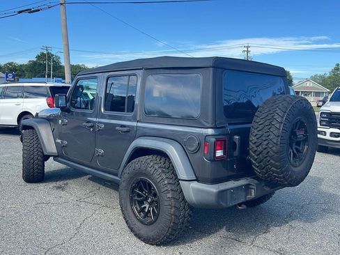 Used 2018 Jeep Wrangler Unlimited Sport S image 3
