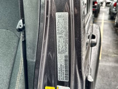 Used 2025 Jeep Wrangler Sahara image 32