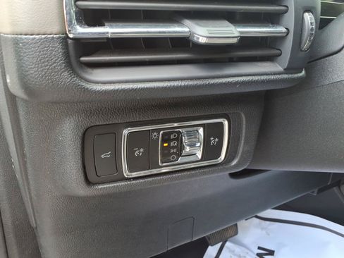 Used 2025 Lincoln Corsair AWD w/ Equipment Group 101A image 18