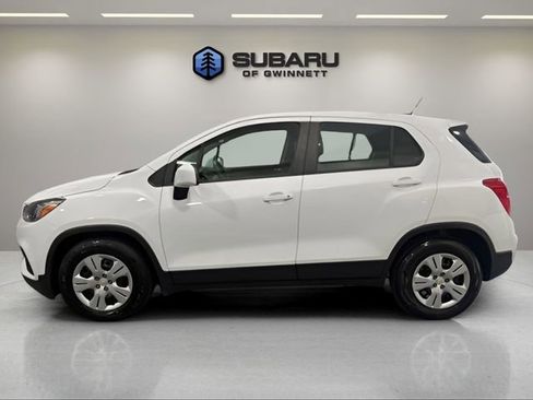 Used 2018 Chevrolet Trax LS FWD image 2