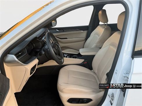 Used 2024 Jeep Grand Cherokee L Limited image 7