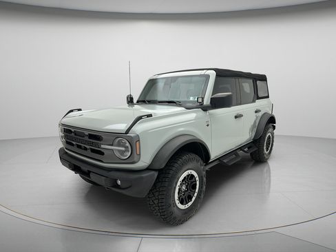 Used 2023 Ford Bronco Big Bend w/ Sasquatch Package AWD/4WD image 3