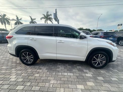 Used 2017 Toyota Highlander XLE FWD image 10