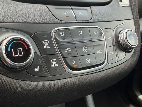 Used 2024 Chevrolet Malibu LT FWD image 18