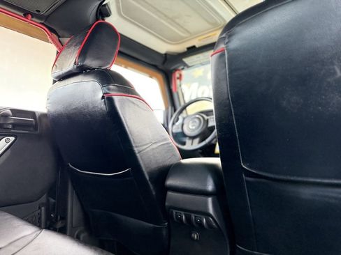 Used 2015 Jeep Wrangler Unlimited Rubicon w/ Max Tow Package image 43