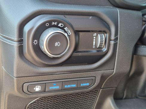 Used 2024 Jeep Wrangler Unlimited Sahara w/ Technology Group AWD/4WD image 16