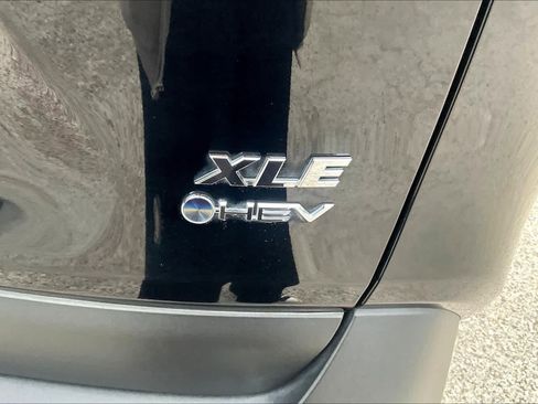 Used 2025 Toyota RAV4 XLE w/ Convenience Package image 10