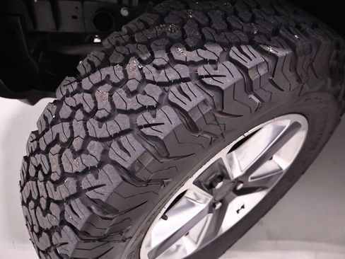 Used 2019 Jeep Wrangler Unlimited Sahara w/ Uconnect 4C Nav & Sound Group AWD/4WD image 34