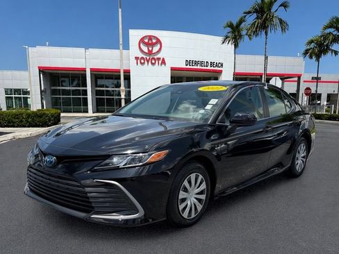 Used 2022 Toyota Camry LE FWD image 3