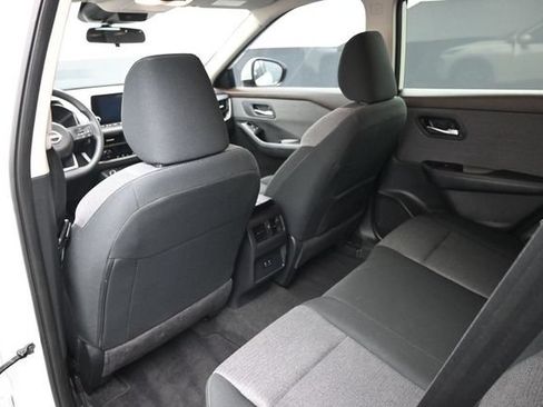 Used 2023 Nissan Rogue SV FWD image 17