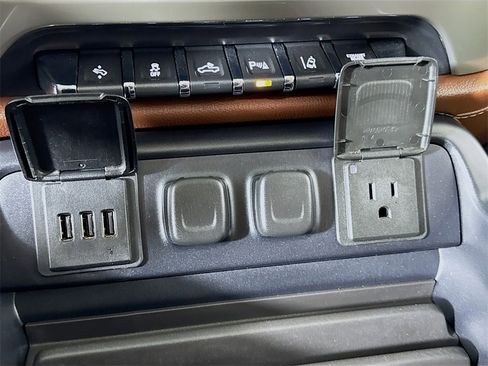 Used 2015 Chevrolet Silverado 3500 High Country image 20