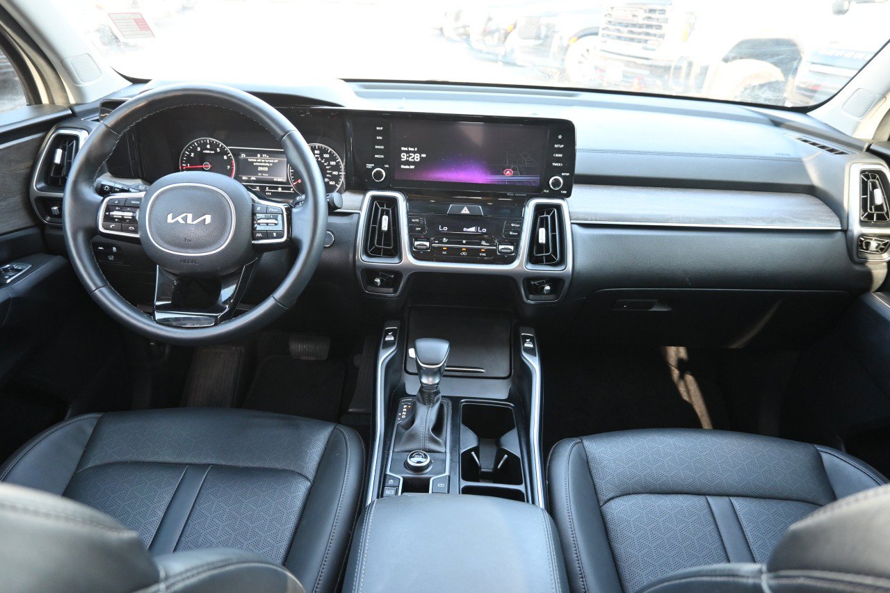 Used 2023 Kia Sorento EX w/ Panoramic Sunroof Package FWD image 7
