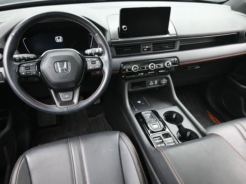 Used 2025 Honda Pilot TrailSport image 19
