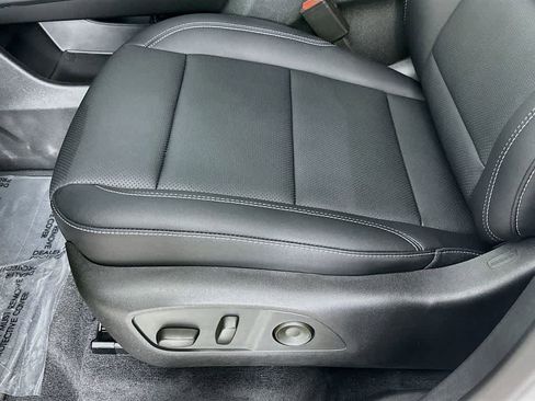 Used 2025 Chevrolet Traverse LT w/ Driver Confidence Package FWD image 31