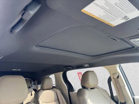 Used 2022 Toyota Sienna XLE image 25