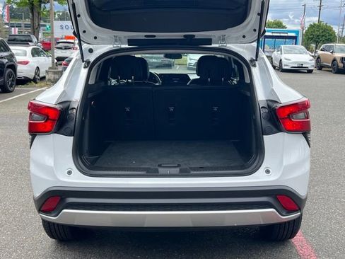 Used 2025 Chevrolet Trax LT FWD image 11