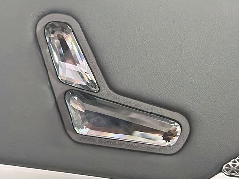 New 2026 BMW 750e xDrive image 23