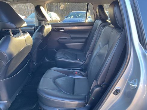 Used 2022 Toyota Highlander Limited image 7