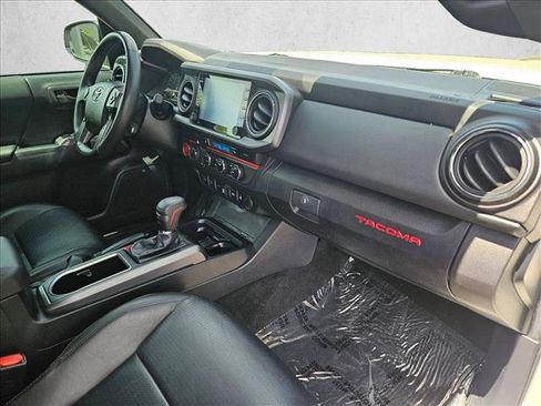 Used 2022 Toyota Tacoma TRD Off-Road w/ TRD Premium Off Road Package AWD/4WD image 21