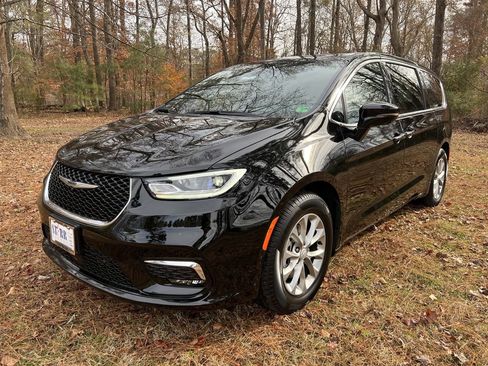 New 2026 Chrysler Pacifica Limited w/ Trailer Tow Group image 7