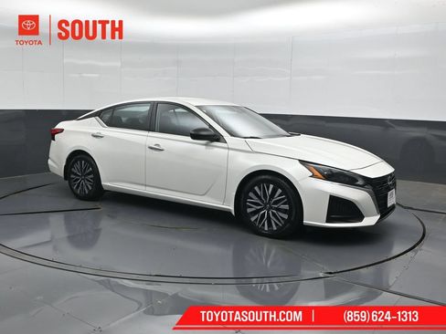 Used 2024 Nissan Altima 2.5 SV FWD image 1