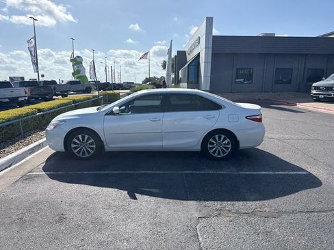Used 2017 Toyota Camry XLE w/ Moonroof Package FWD image 3