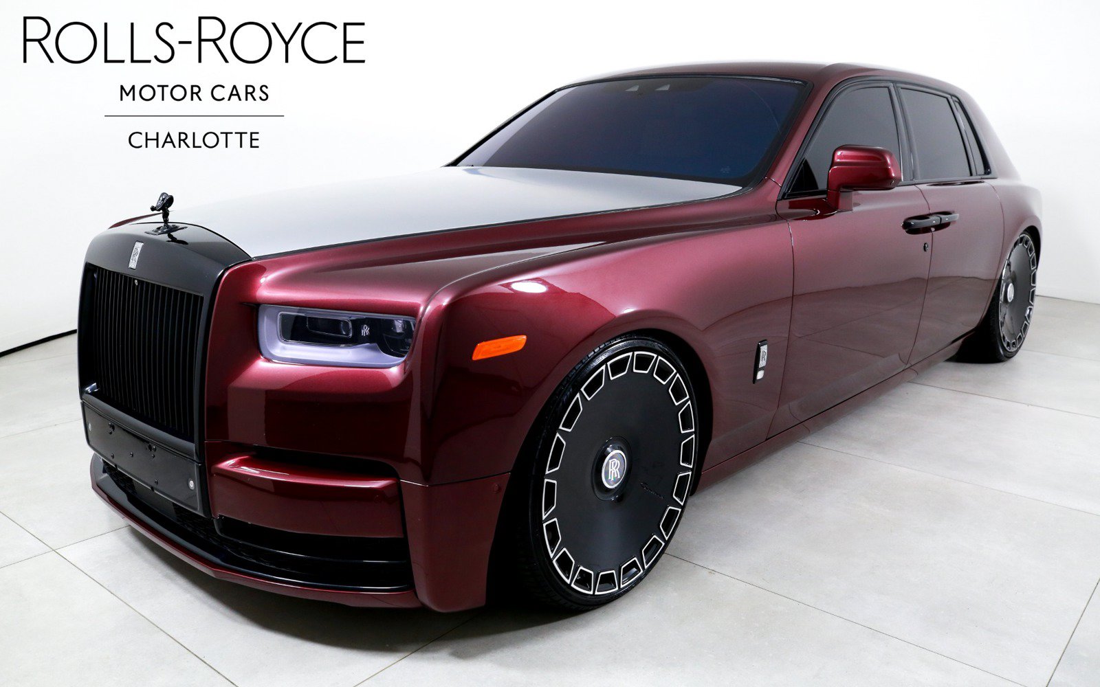 Used 2019 Rolls-Royce Phantom Sedan RWD image 1