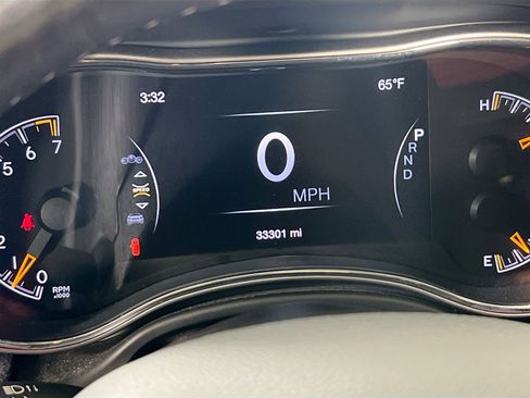 Used 2022 Jeep Grand Cherokee Limited image 12