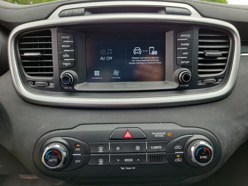 Used 2018 Kia Sorento AWD image 9