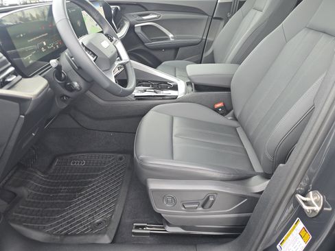 Certified 2025 Audi Q5 Premium w/ Convenience Package image 21