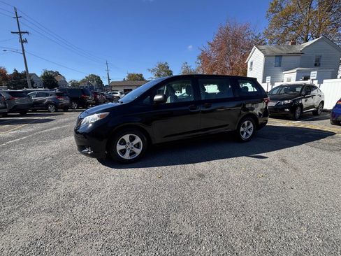 Used 2015 Toyota Sienna L image 17
