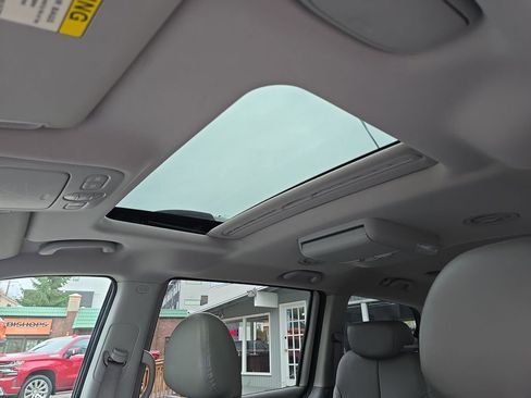 Used 2008 Kia Sedona EX w/ Luxury Pkg image 16