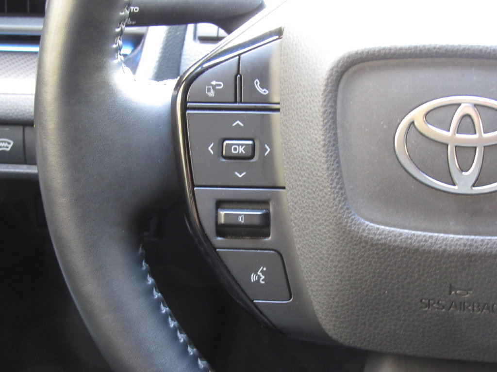 Used 2025 Toyota Prius FWD image 23