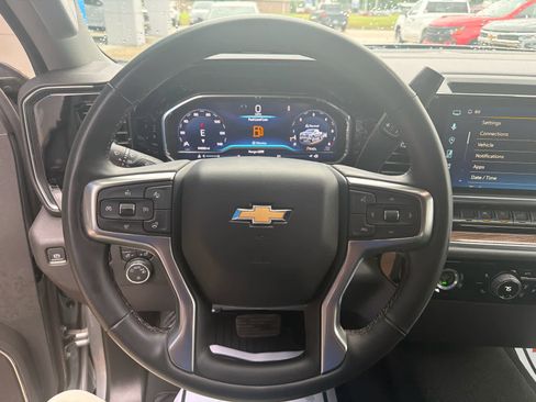 Used 2023 Chevrolet Silverado 1500 LT w/ Z71 Off-Road Package AWD/4WD image 15