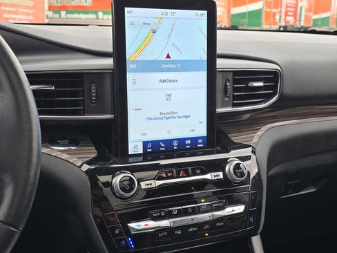 Used 2023 Ford Explorer Limited w/ Limited Technology Package image 16