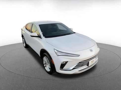 Used 2025 Buick Envista Preferred image 3