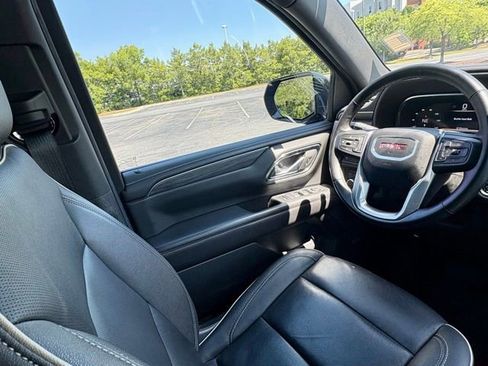 Used 2024 GMC Yukon SLT w/ SLT Luxury Package AWD/4WD image 22