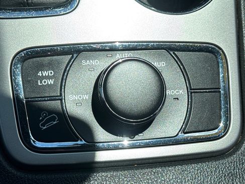 Used 2018 Jeep Grand Cherokee Limited AWD/4WD image 16