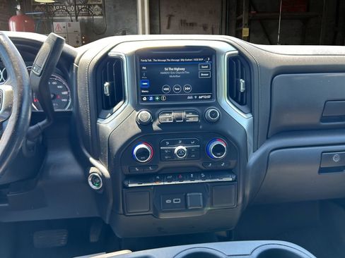 Certified 2022 Chevrolet Silverado 1500 RST AWD/4WD image 24