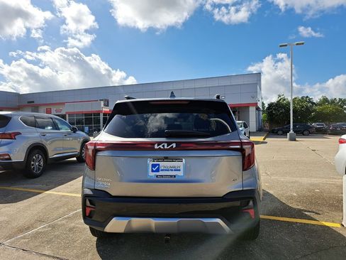 Used 2024 Kia Seltos EX AWD/4WD image 4