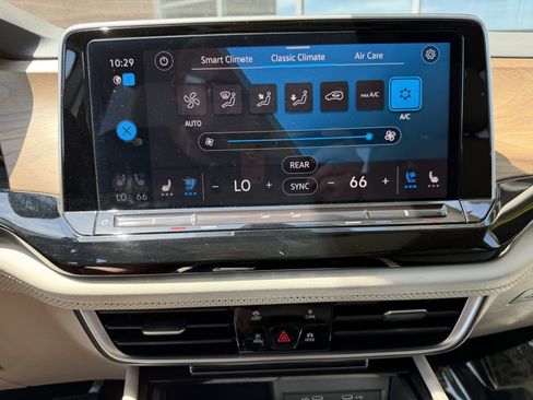 Used 2024 Volkswagen Atlas SE FWD image 24