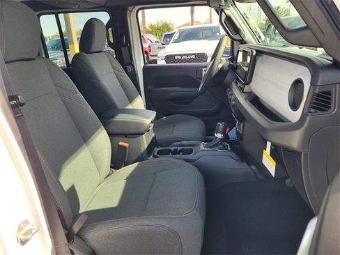 Used 2026 Jeep Gladiator Sport image 19