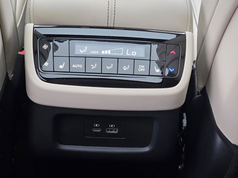 Used 2025 INFINITI QX60 Luxe w/ Vision Package image 12