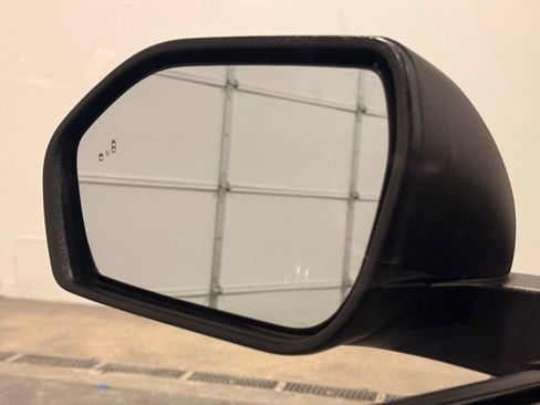 Used 2022 Ford Explorer XLT image 12