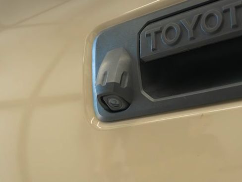Used 2018 Toyota Tacoma TRD Sport AWD/4WD image 27
